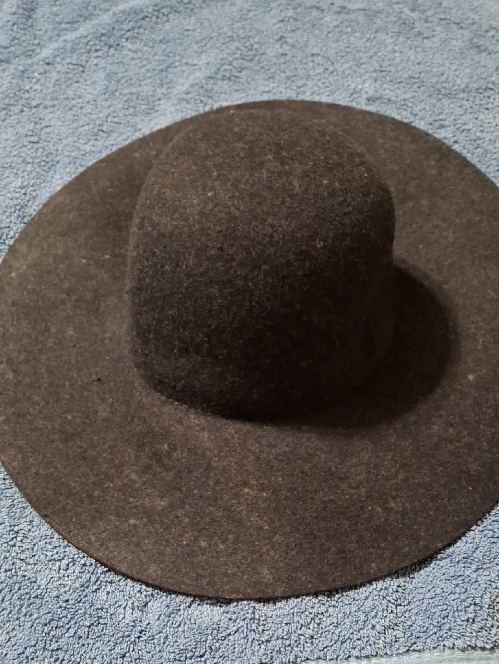 Classic Women's Wide-Brim Felt Hat in Black